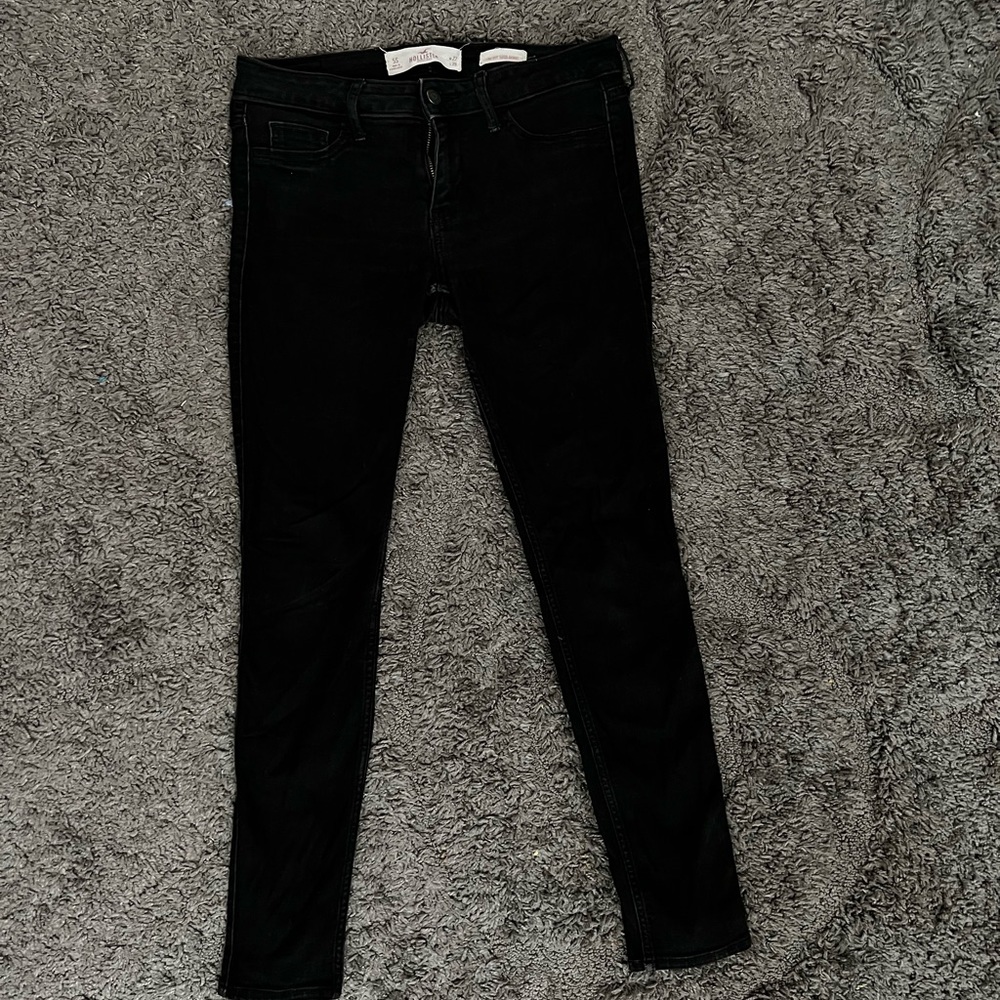 Hollister Black Low-Rise Super Skinny Jean size 5 short
